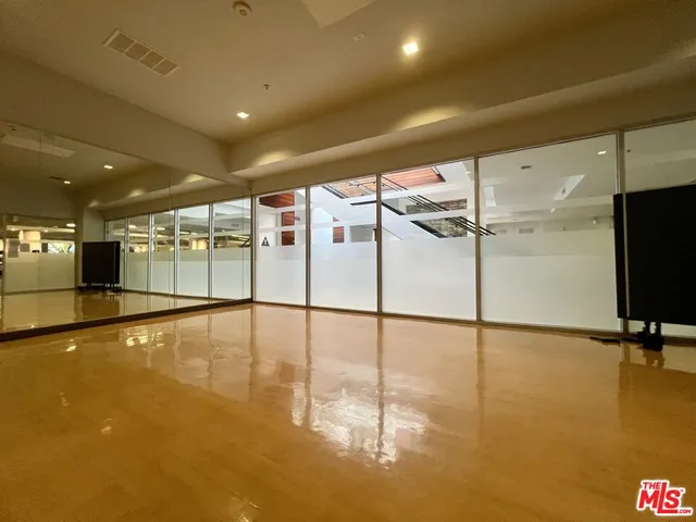 $3,200 | 1234 Wilshire Boulevard, Unit 403, Los Angeles, CA 90017