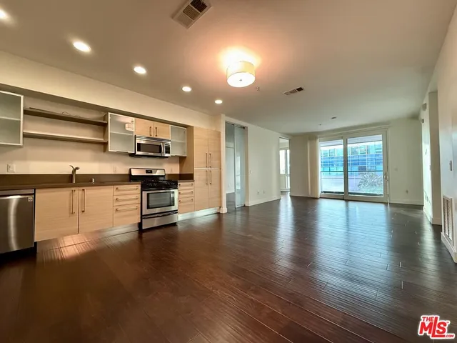 $3,200 | 1234 Wilshire Boulevard, Unit 403, Los Angeles, CA 90017