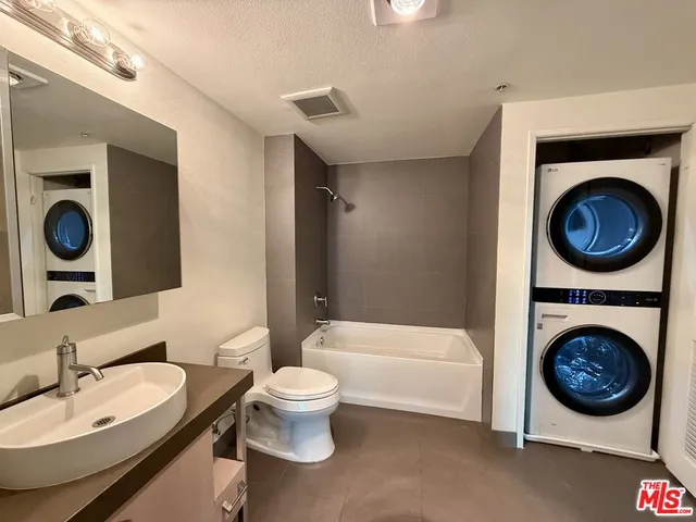 $3,200 | 1234 Wilshire Boulevard, Unit 403, Los Angeles, CA 90017