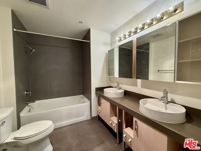$3,200 | 1234 Wilshire Boulevard, Unit 403, Los Angeles, CA 90017