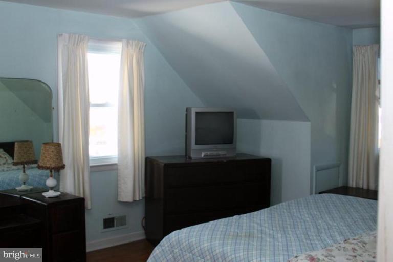 5502 Park Road Brooklyn, MD 21225 - Photo 7 of 8 Large Bedroom