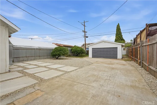 $672,222 | 401 East 61st Street, Los Angeles, CA 90003