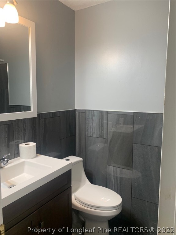 68 Flowers Settlemeyer Road Riegelwood, NC 28456 - Photo 21 of 28 a bathroom with a toilet and a sink