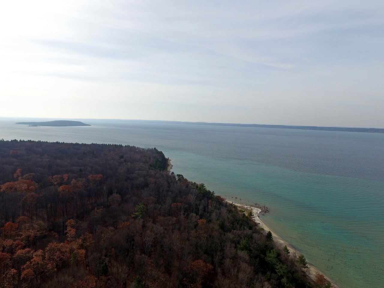 911 Beautiful Shore Road Traverse City, MI 49686 - Photo 17 of 20 1825500-17.JPG