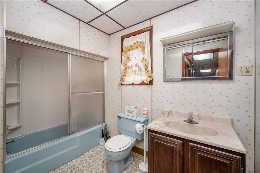 247 Welsh Road Valencia, PA 16059 - Photo 14 of 40
