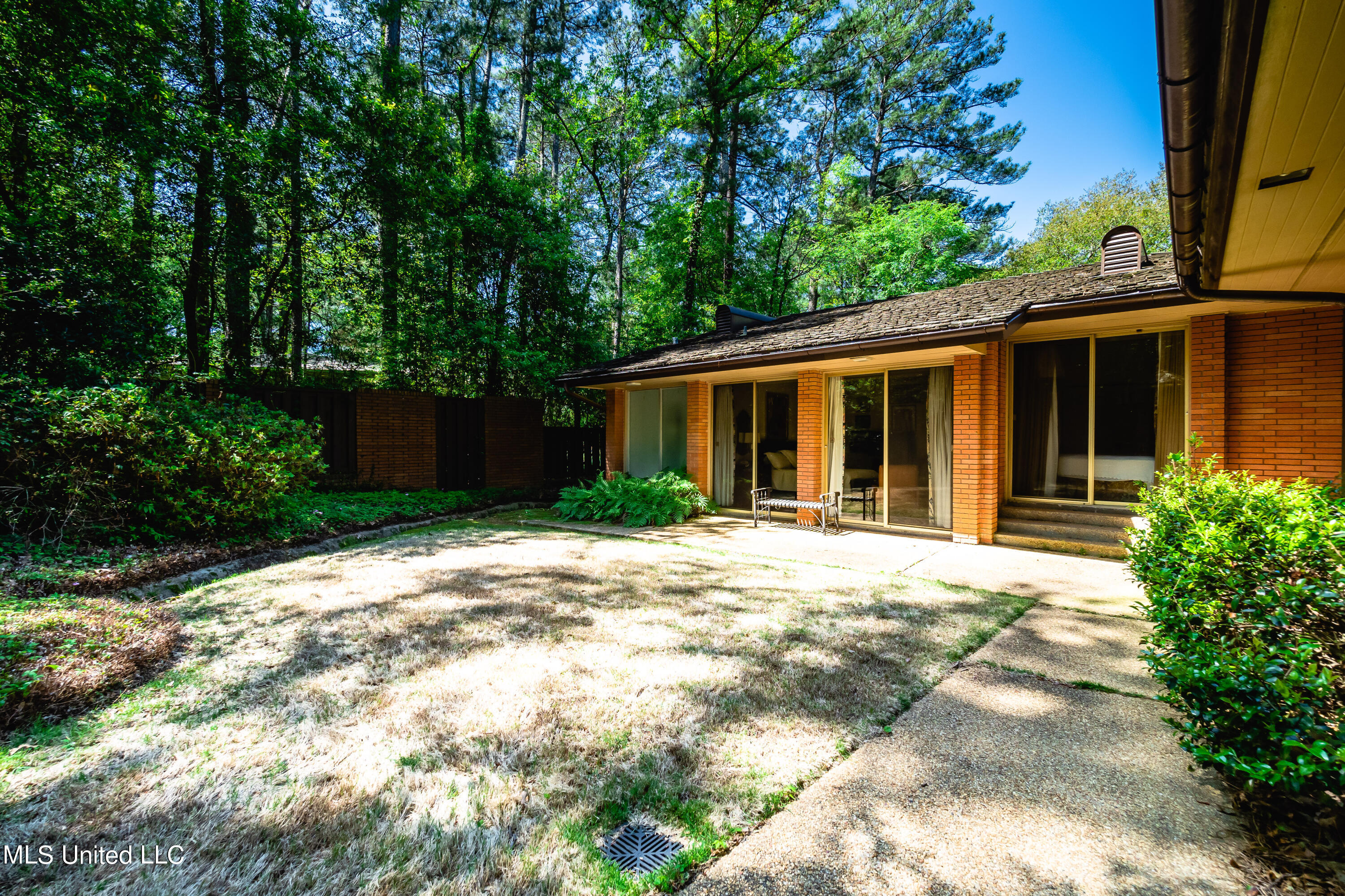 4218 East Ridge Drive Jackson, MS 39211 - Photo 35 of 39 P4190048