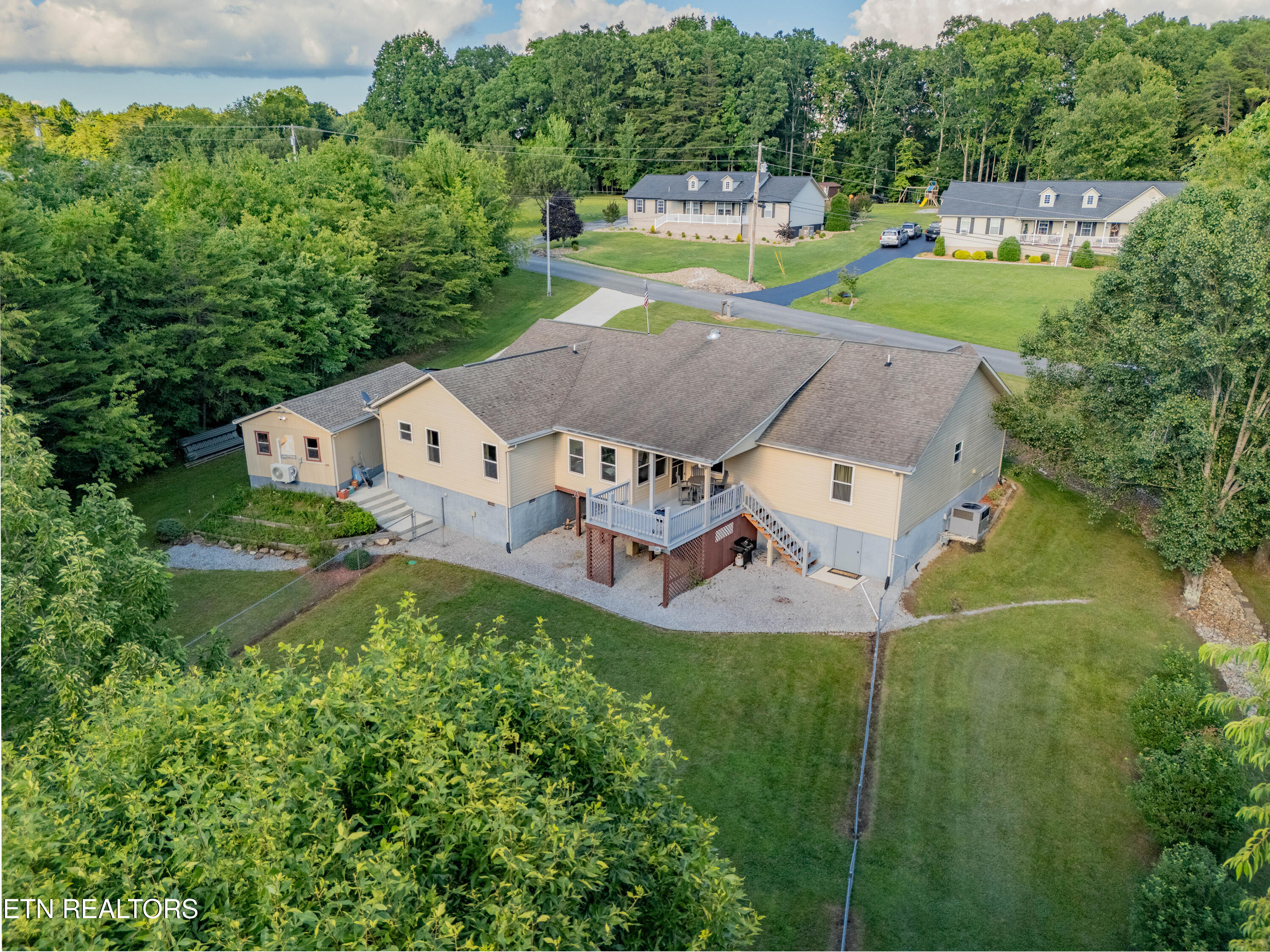 542 Sunset Ridge Drive Crossville, TN 38571 - Photo 5 of 35 s57