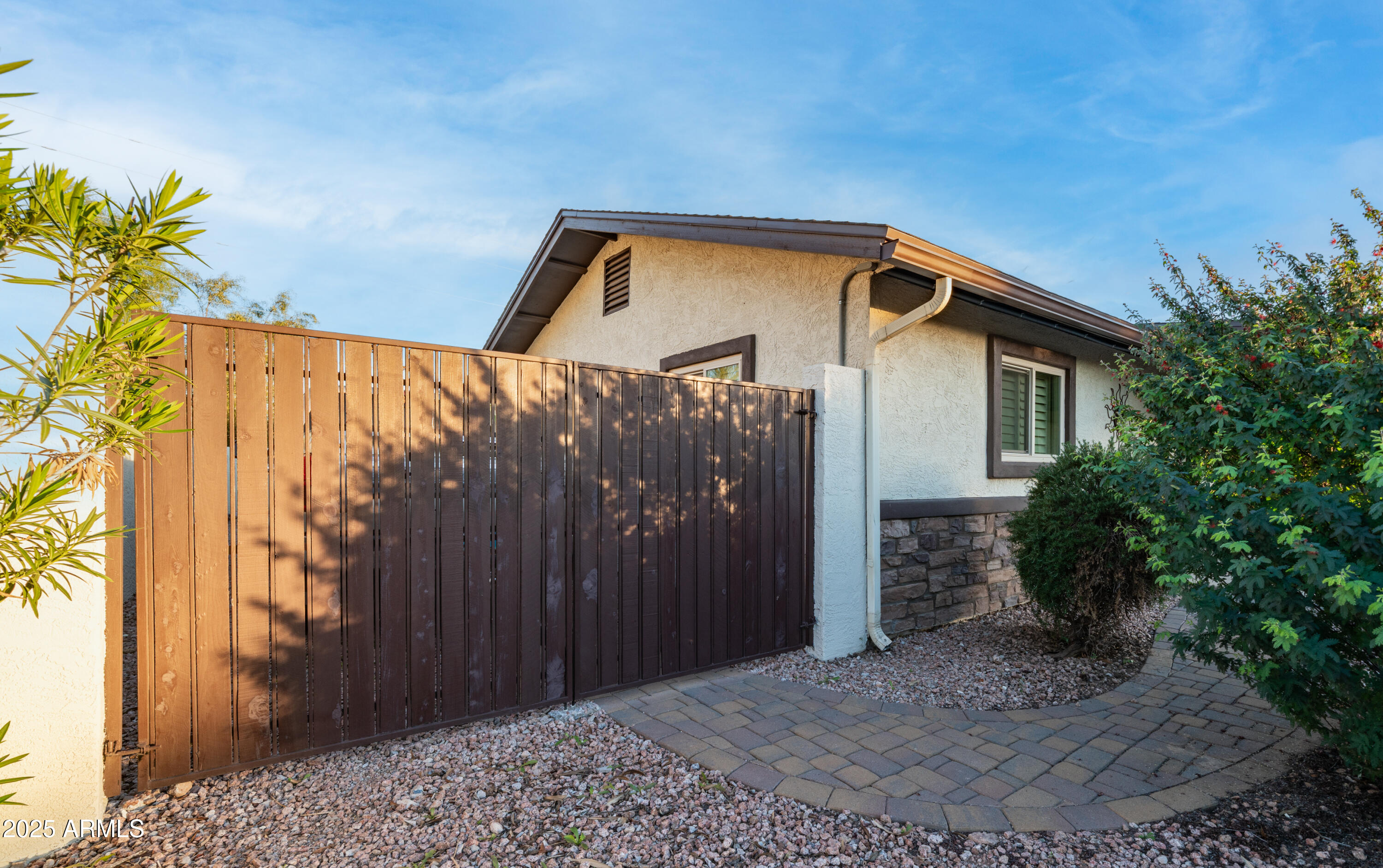 657 South Copper Drive Apache Junction, AZ 85120 - Photo 39 of 44 a backyard of a house
