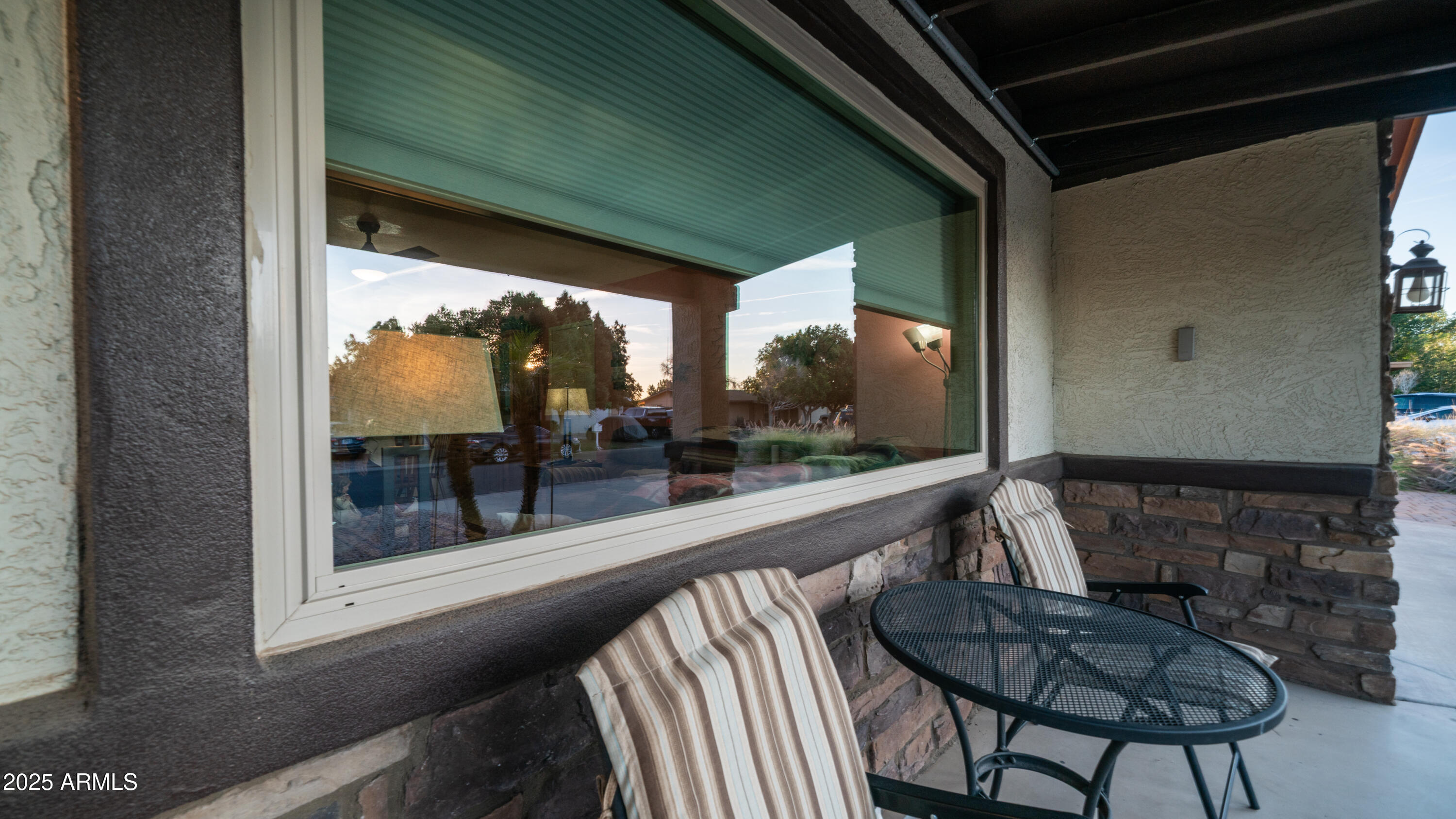 657 South Copper Drive Apache Junction, AZ 85120 - Photo 4 of 44 a room with furniture and a large window