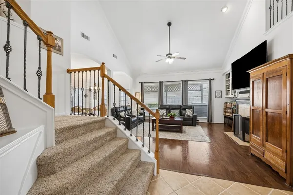 a view of entryway and hall