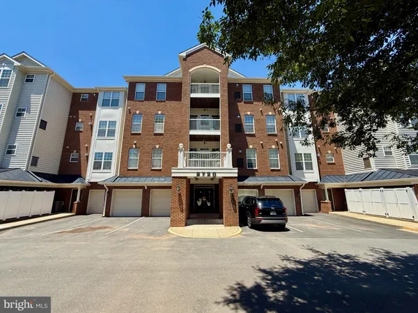 $2,400 | 9720 Holmes Place, Unit 403, Manassas Park, VA 20111