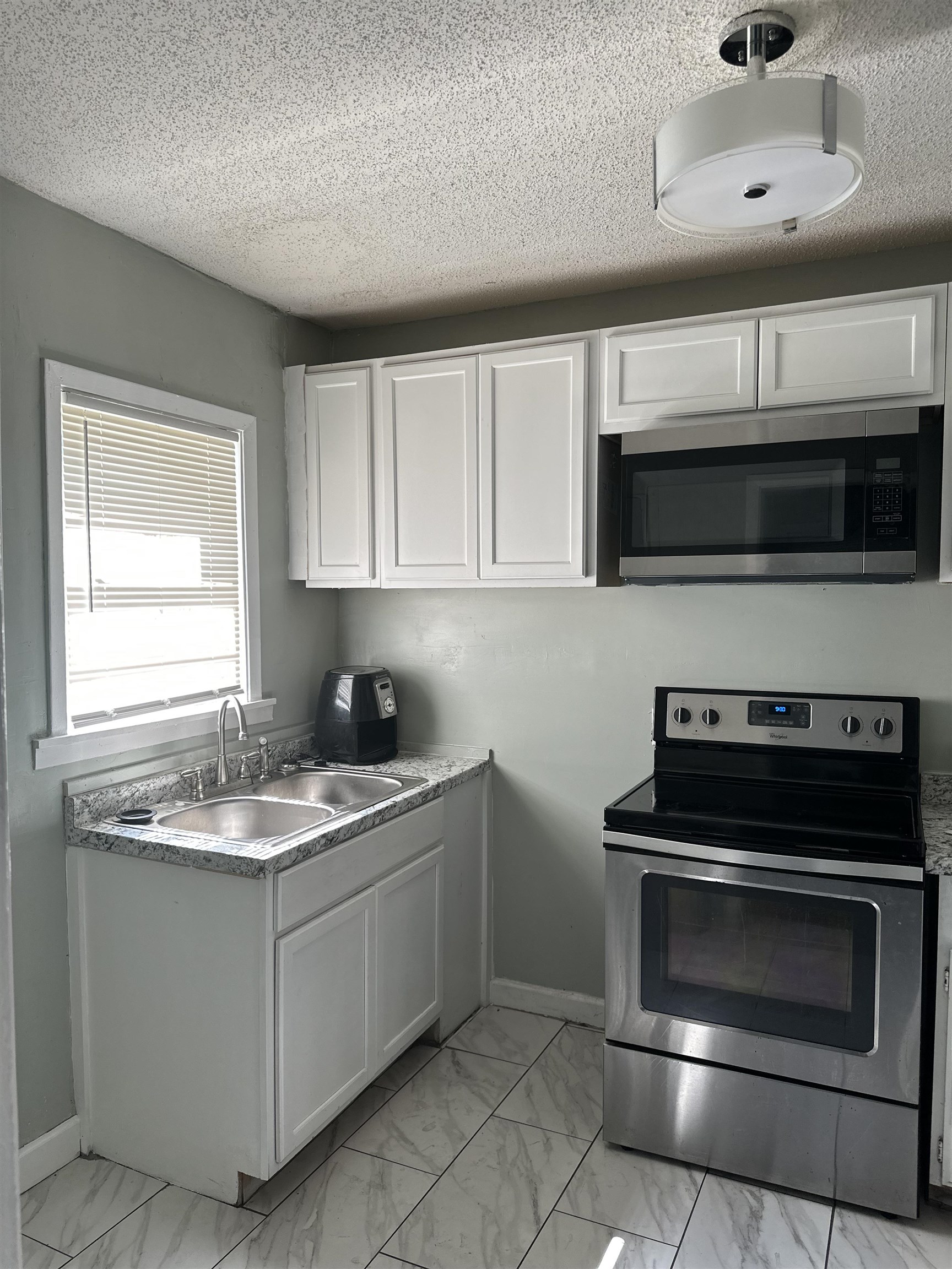 1010 Mt Vernon Road Memphis, TN 38111 - Photo 10 of 11 a kitchen with a stove and a microwave