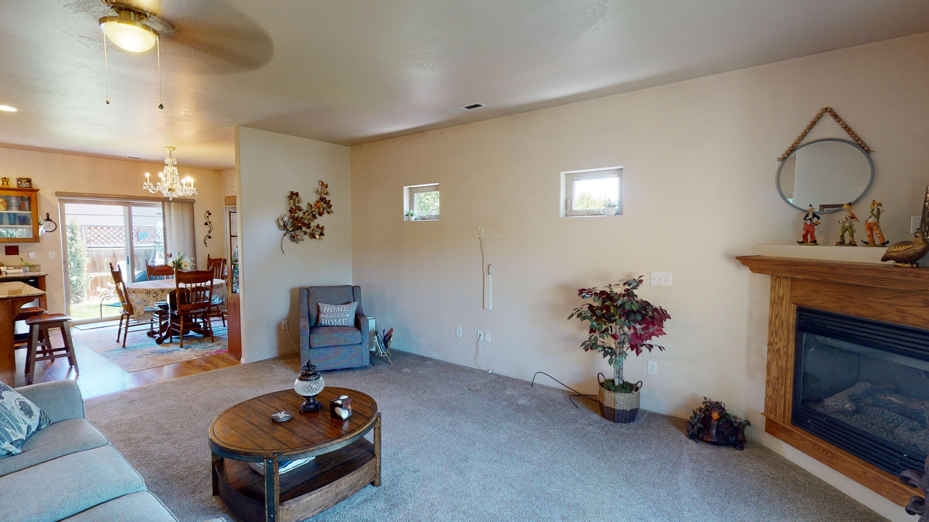 3652 Bursell Road Central Point, OR 97502 - Photo 9 of 36 Livingroom