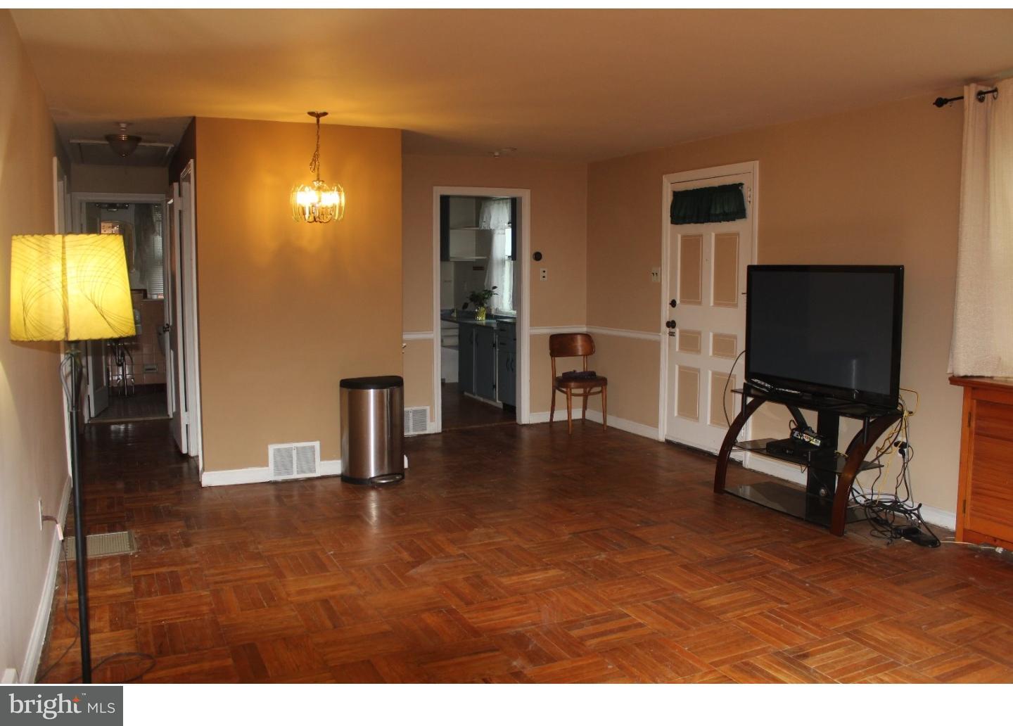 19 Ann Road Broomall, PA 19008 - Photo 3 of 12 Living Room