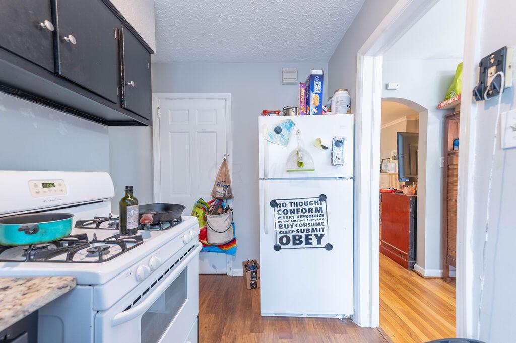 846 Kenwick Road, Unit 852 Columbus, OH 43209 - Photo 22 of 34 850 Kitchen