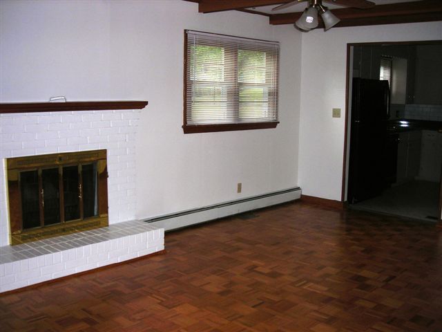 1916 Walmann Road Southwest Roanoke, VA 24018 - Photo 8 of 25 DSCN1287 (2)