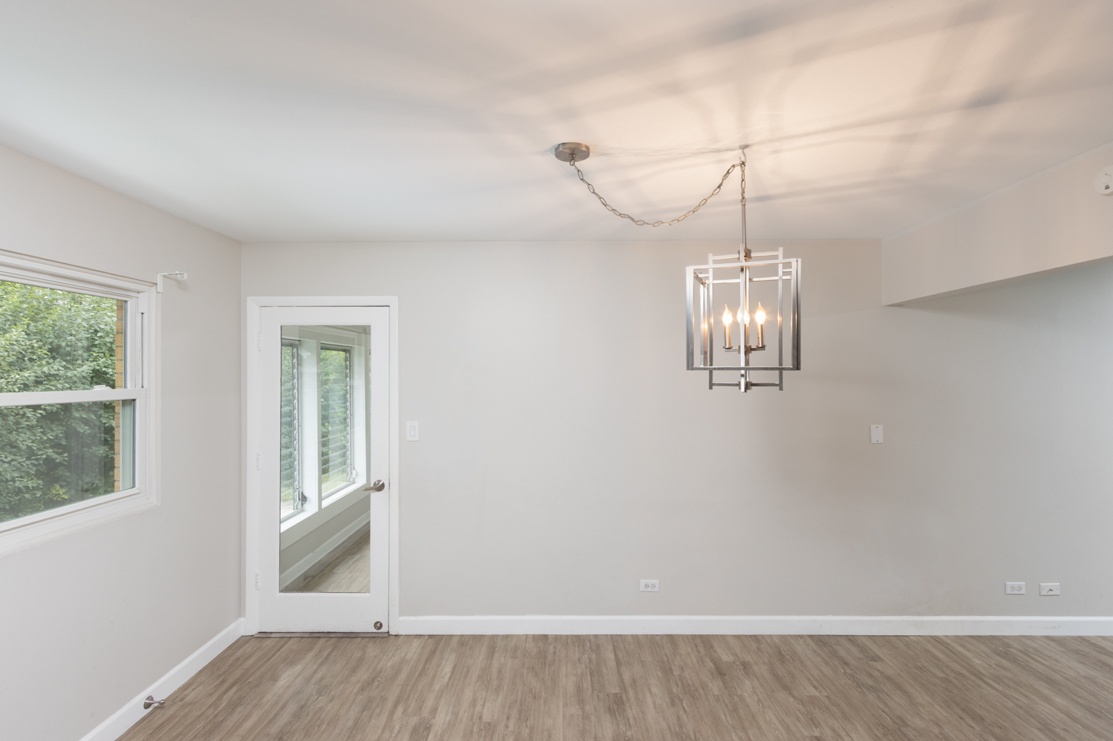 255 West Daniels Road Palatine, IL 60067 - Photo 8 of 34 Gallery Image 8