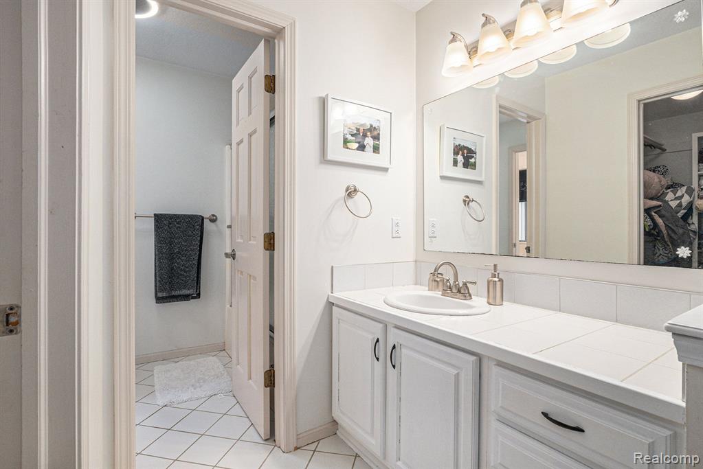1306 Kings Pointe Road Grand Blanc, MI 48439 - Photo 26 of 35