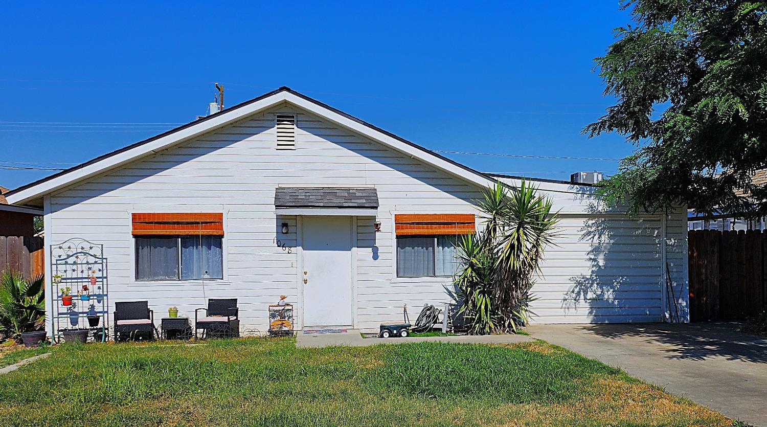 1074 South Klein Avenue Reedley, CA 93654 - Photo 1 of 2 a front view of house with yard