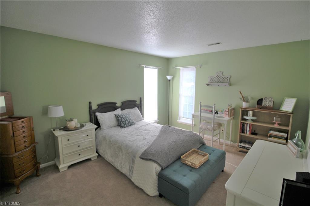 3206 Pipers Way High Point, NC 27265 - Photo 13 of 18