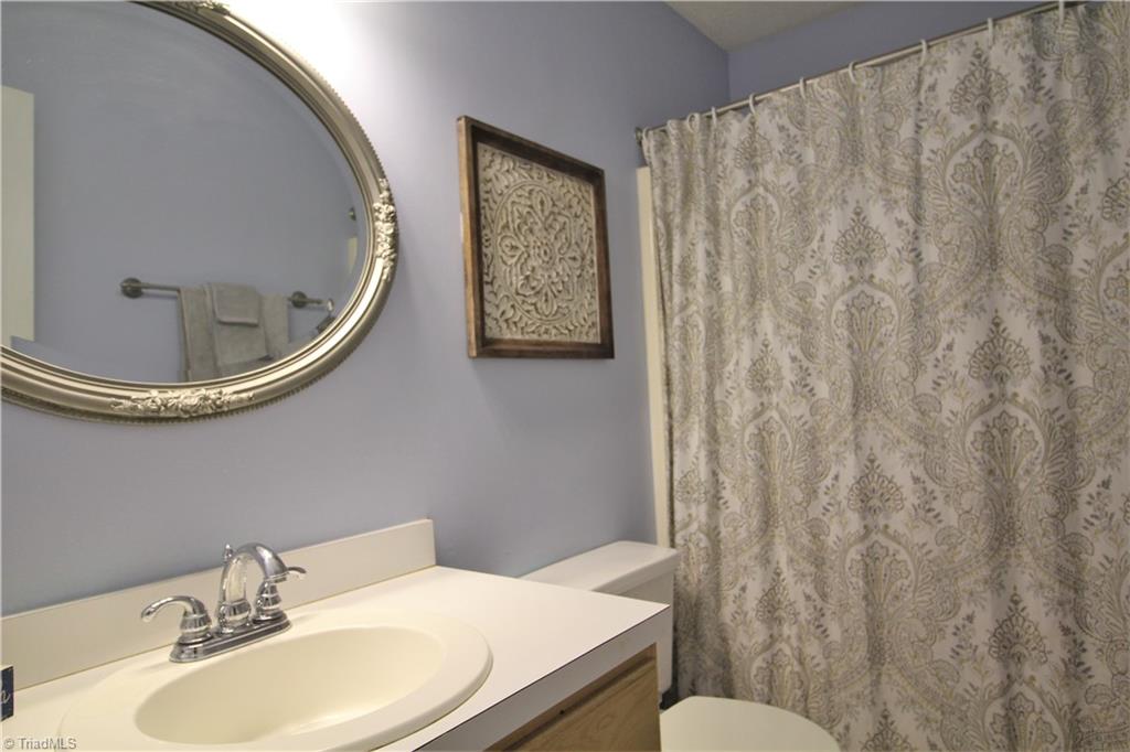 3206 Pipers Way High Point, NC 27265 - Photo 17 of 18