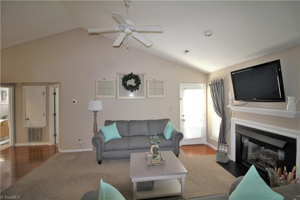 3206 Pipers Way High Point, NC 27265 - Photo 6 of 18