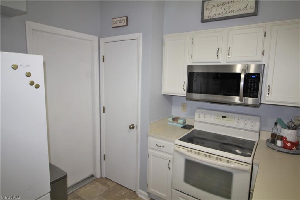 3206 Pipers Way High Point, NC 27265 - Photo 10 of 18