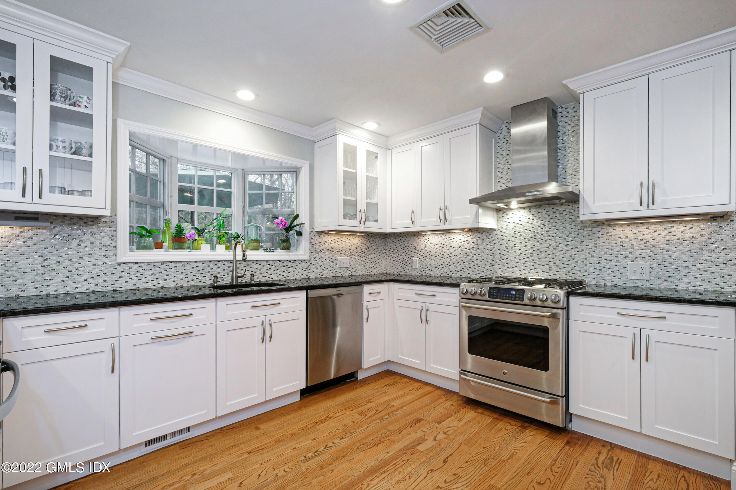 25 Griffith Road Riverside, CT 06878 - Photo 13 of 37 25 Griffith Rd Greenwich, CT (14 of 35)