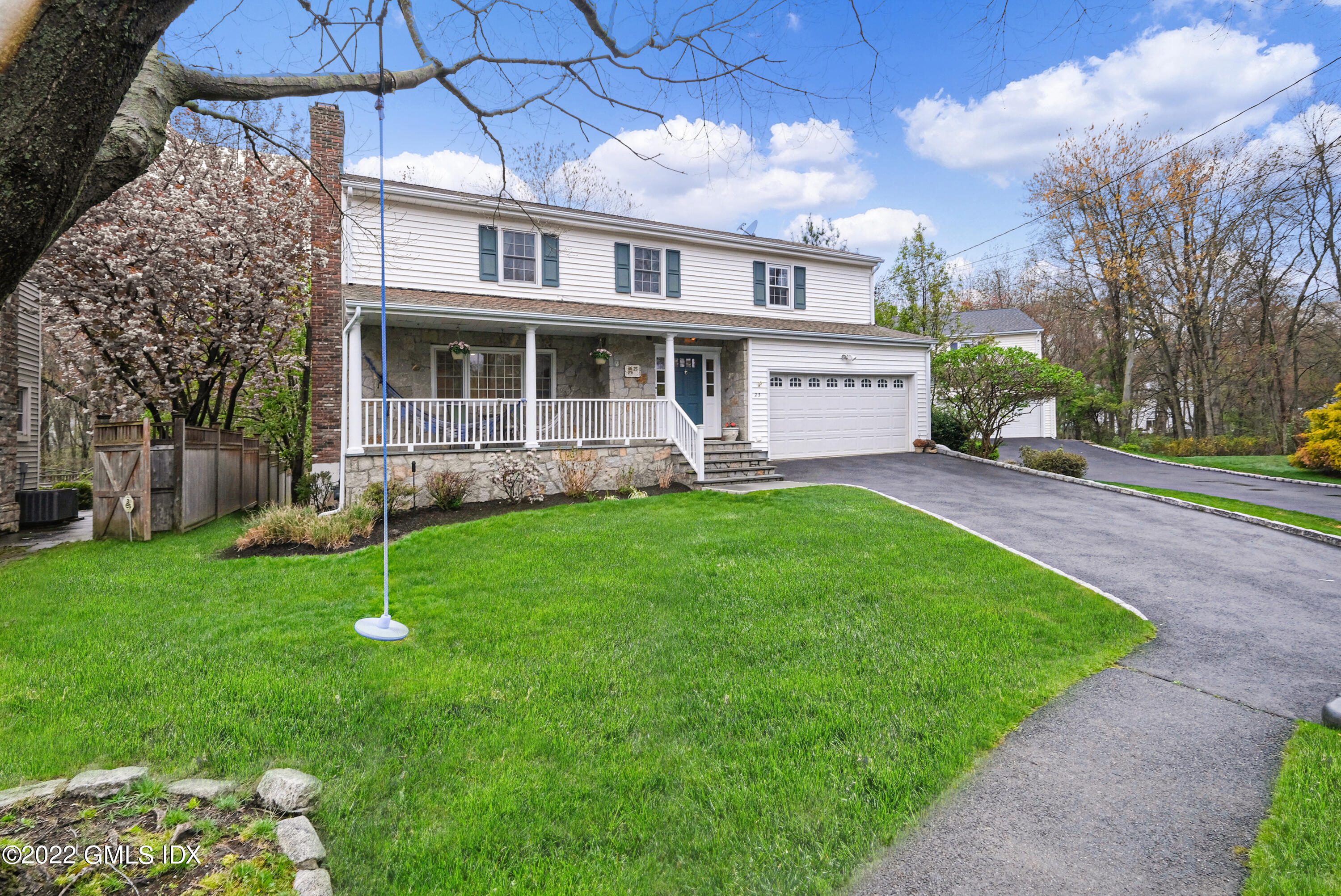 25 Griffith Road Riverside, CT 06878 - Photo 2 of 37 25 Griffith Rd Greenwich, CT (01 of 35)