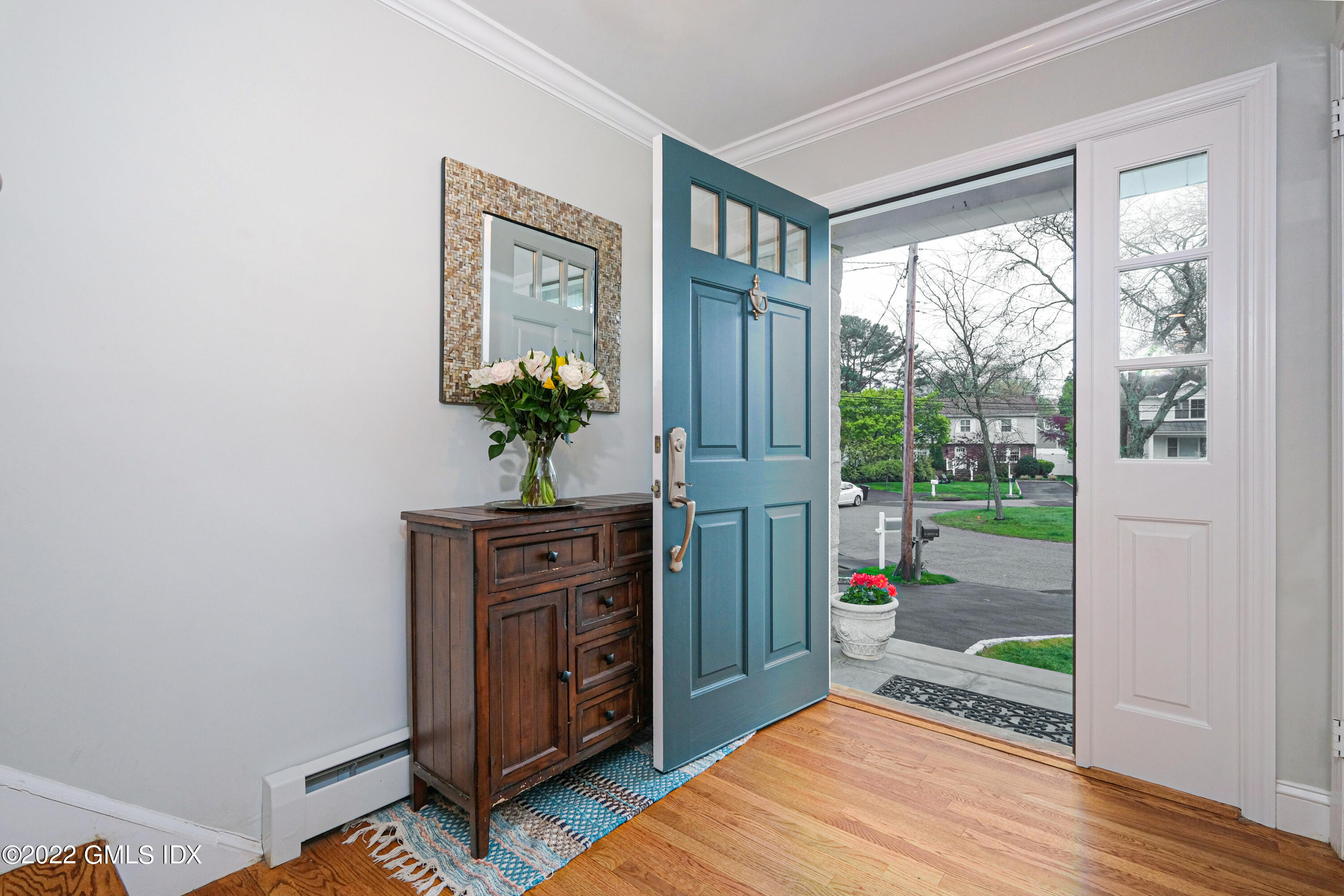 25 Griffith Road Riverside, CT 06878 - Photo 4 of 37 25 Griffith Rd Greenwich, CT (05 of 35)