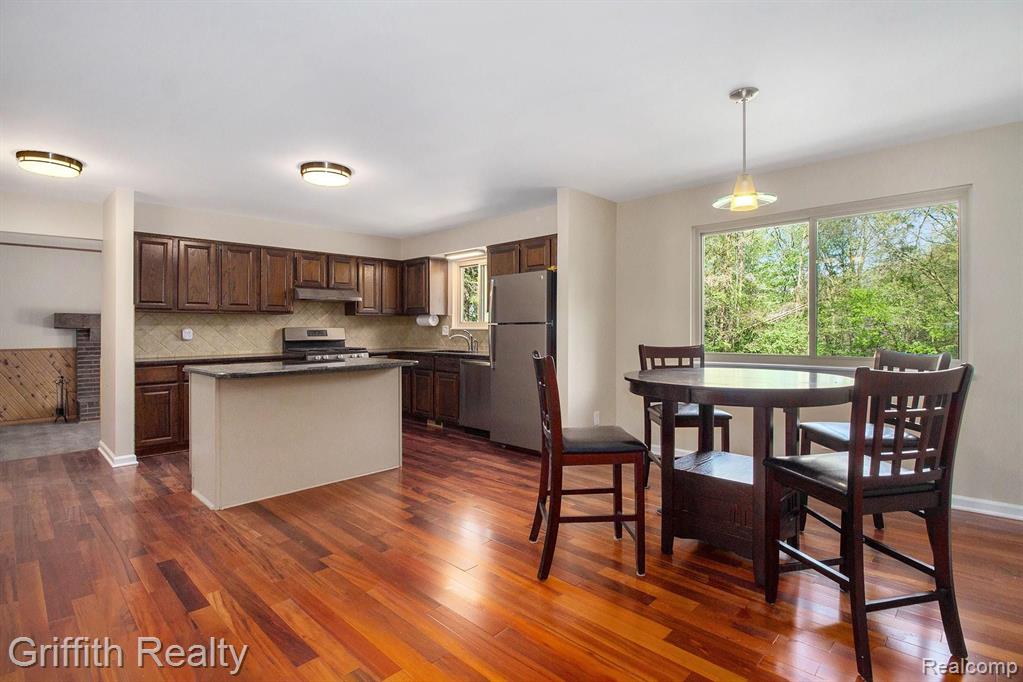 5207 King Road Howell, MI 48843 - Photo 7 of 25