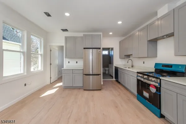$2,775 | 30 Bowdoin Street, Unit 3, Clifton, NJ 07013