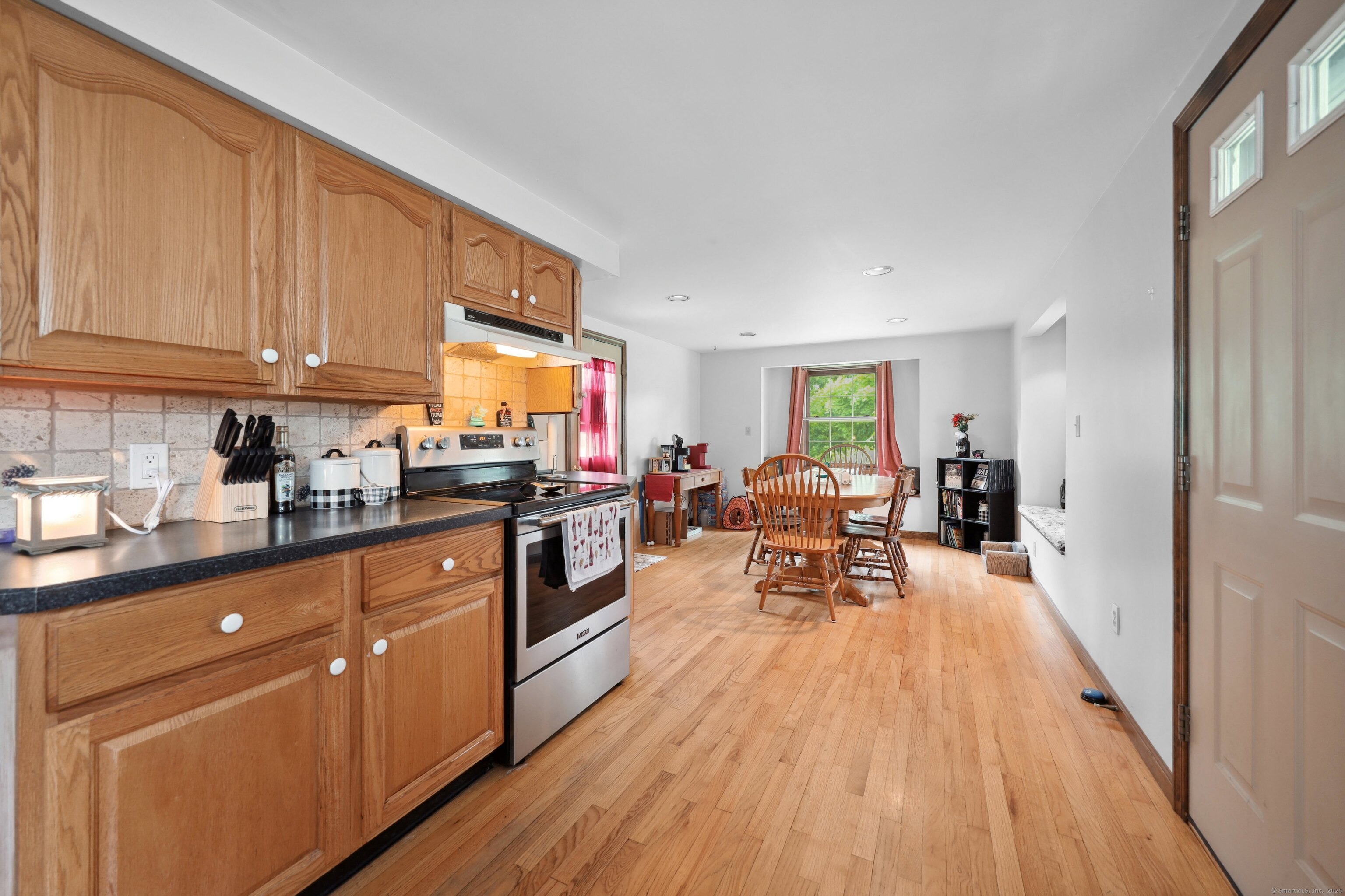 136 Reynolds Bridge Road Thomaston, CT 06787 - Photo 2 of 14