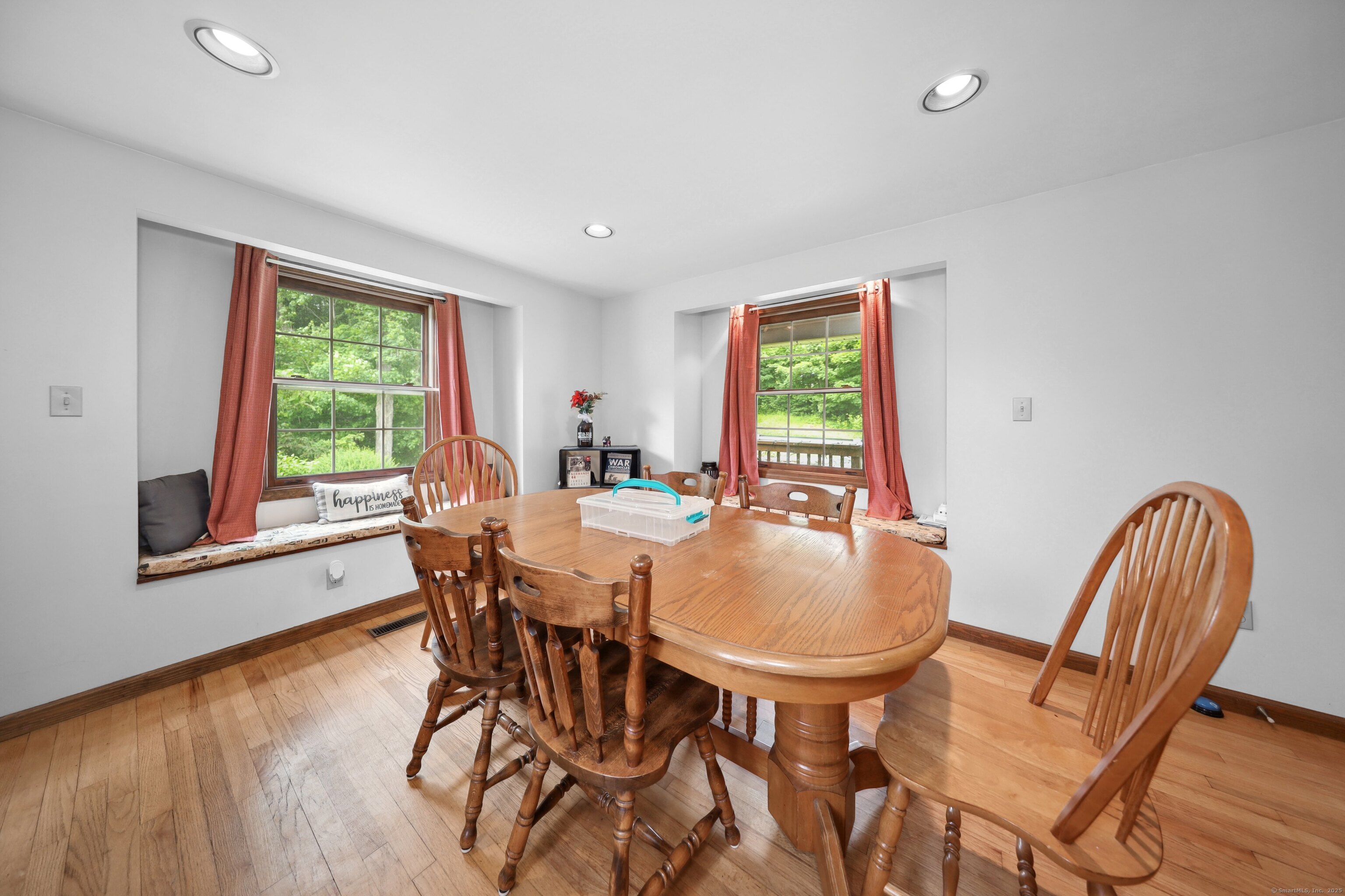 136 Reynolds Bridge Road Thomaston, CT 06787 - Photo 4 of 14