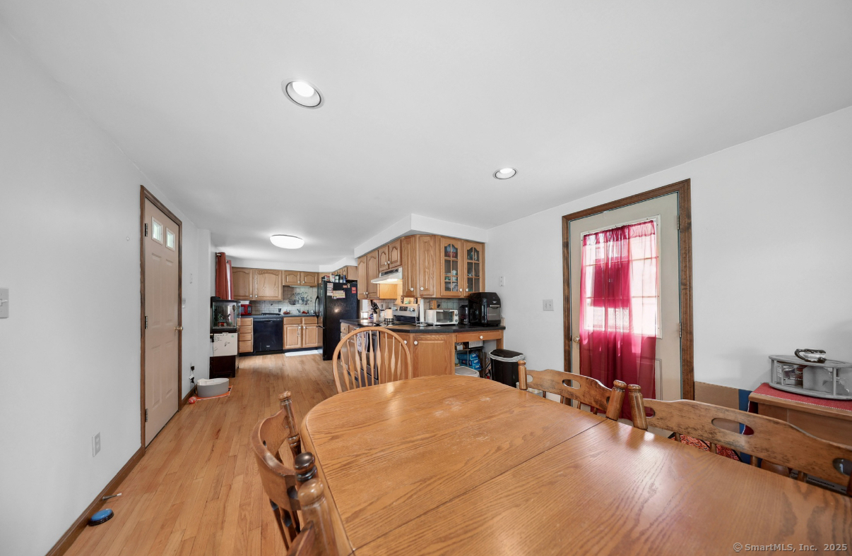 136 Reynolds Bridge Road Thomaston, CT 06787 - Photo 5 of 14
