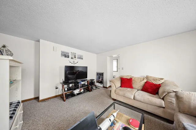 $2,500 | 136 Reynolds Bridge Road, Thomaston, CT 06787