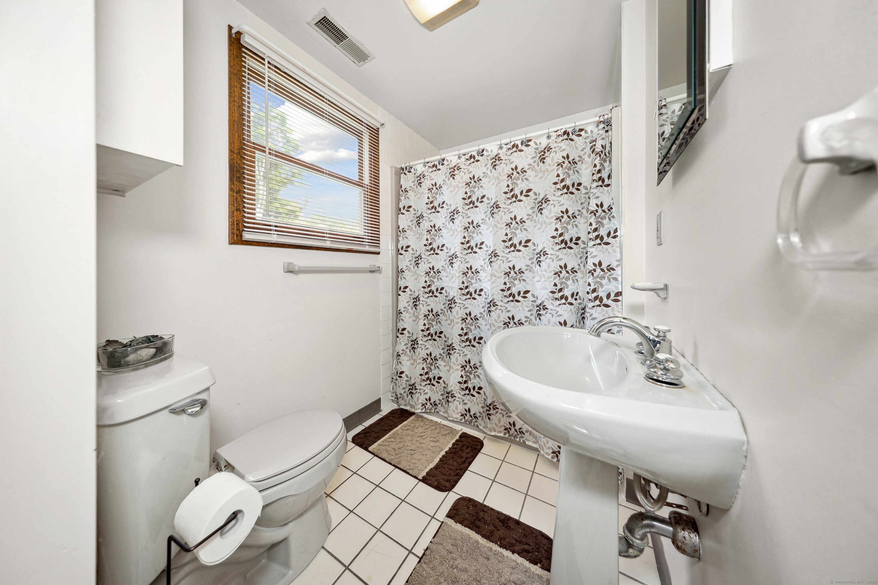 136 Reynolds Bridge Road Thomaston, CT 06787 - Photo 8 of 14