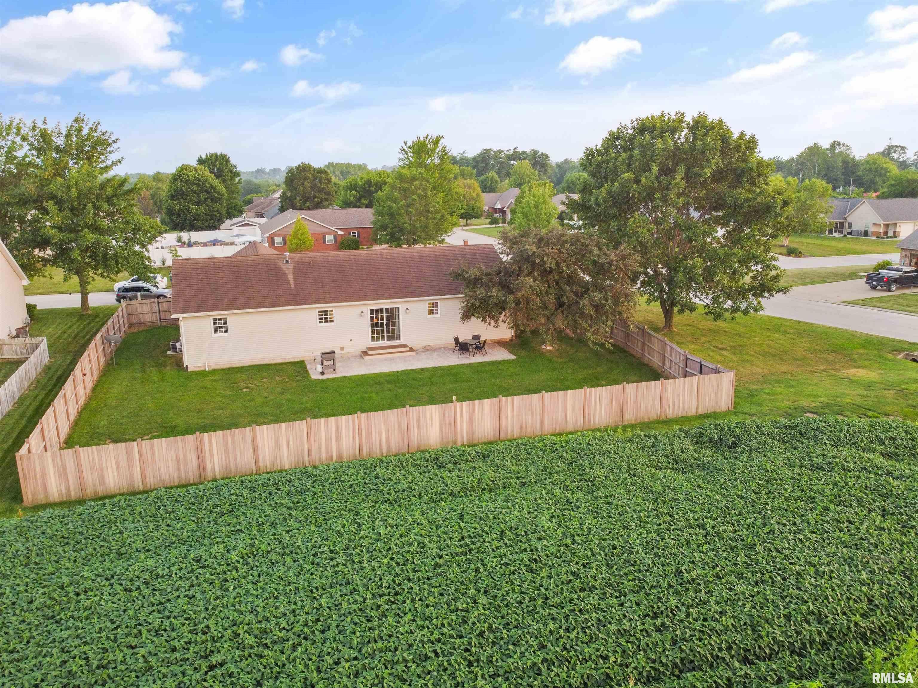 2701 Ridgecrest Drive Quincy, IL 62305 - Photo 2 of 27 Gallery Image 2
