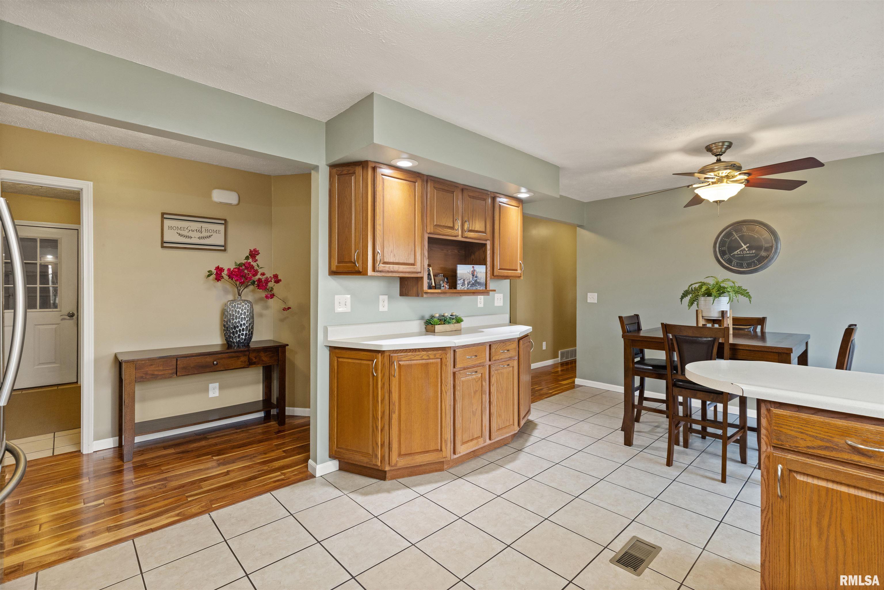 2701 Ridgecrest Drive Quincy, IL 62305 - Photo 9 of 27 Gallery Image 9