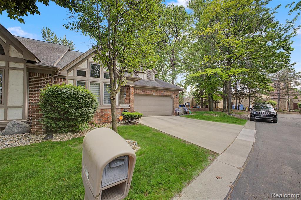 816 North Beech Daly Road Dearborn Heights, MI 48127 - Photo 2 of 47