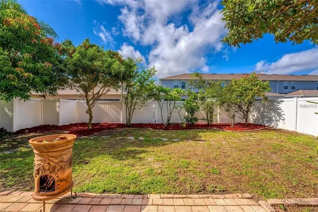 a view of backyard with garden