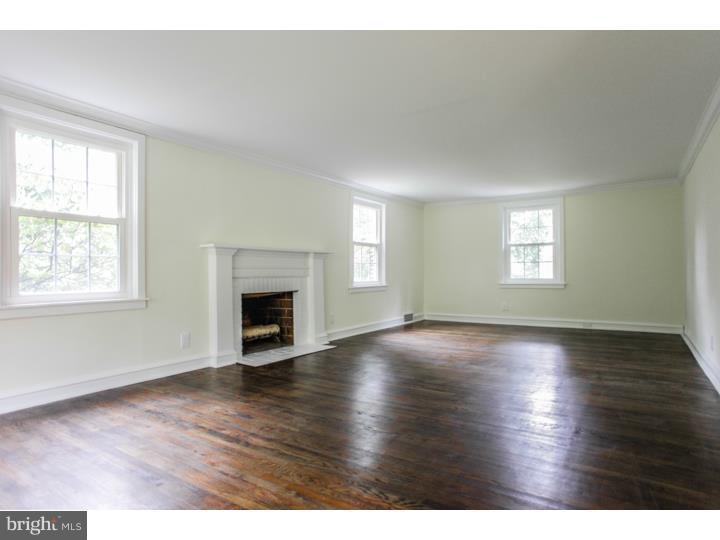 648 Bridle Road Glenside, PA 19038 - Photo 6 of 25 Living Room