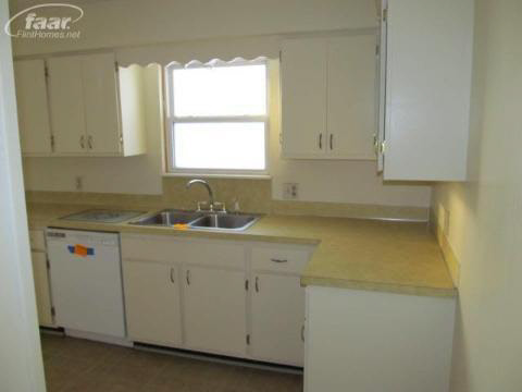 4510 East Copas Road Owosso, MI 48867 - Photo 5 of 17 20166654-4.JPG