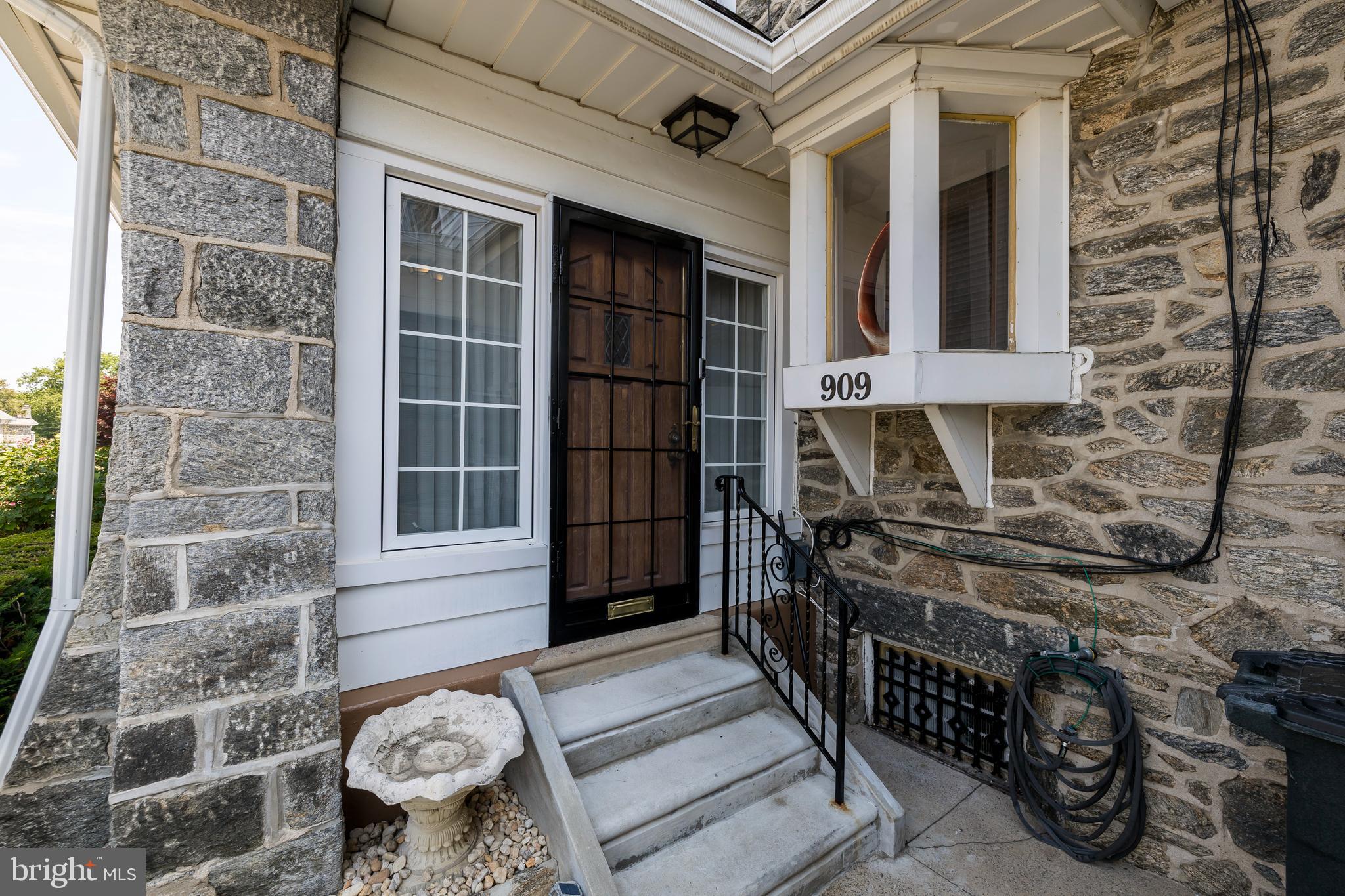 909 Marlyn Road Philadelphia, PA 19151 - Photo 1 of 28