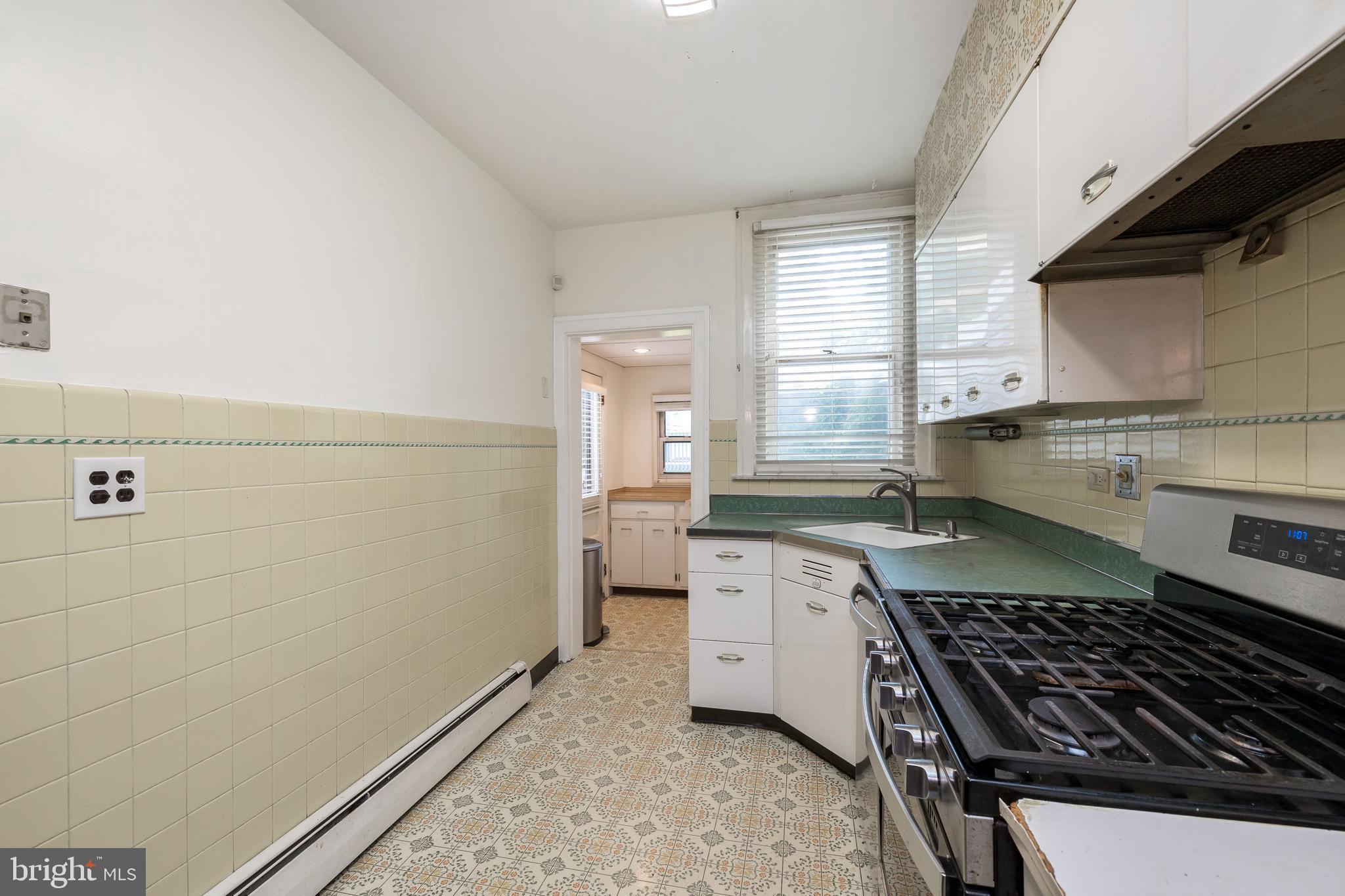 909 Marlyn Road Philadelphia, PA 19151 - Photo 10 of 28