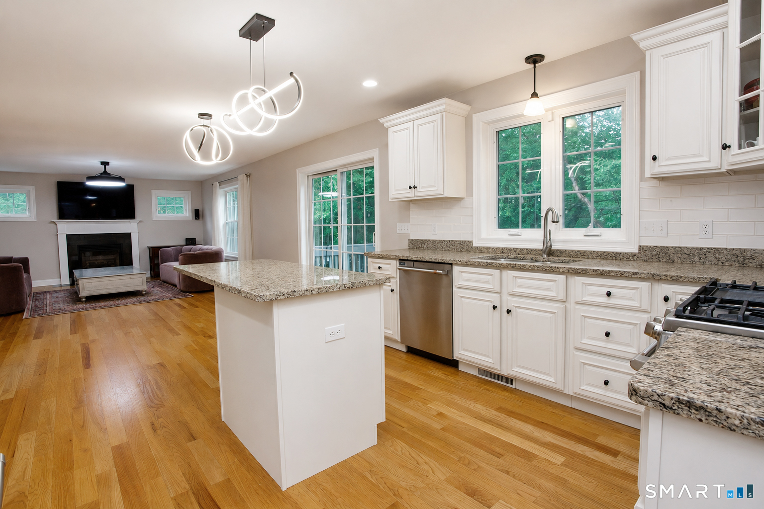 299 Bushy Hill Road Simsbury, CT 06070 - Photo 8 of 37
