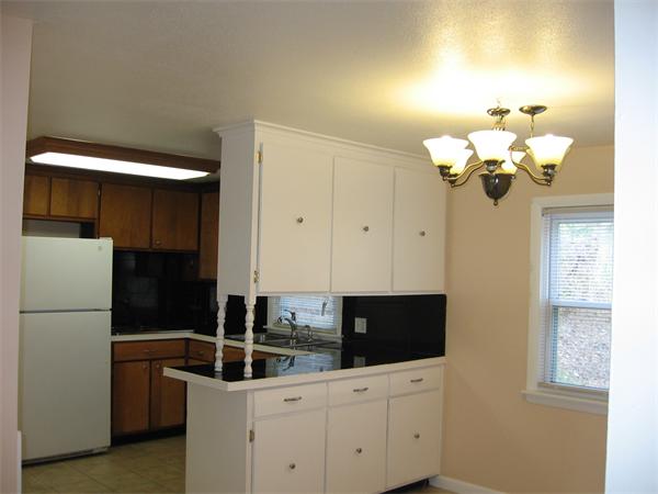 865 Bradley Road Springfield, MA 01109 - Photo 3 of 12 Gallery Image 3