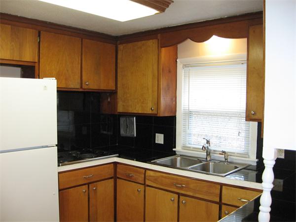 865 Bradley Road Springfield, MA 01109 - Photo 4 of 12 Gallery Image 4