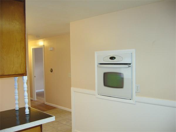 865 Bradley Road Springfield, MA 01109 - Photo 5 of 12 Gallery Image 5