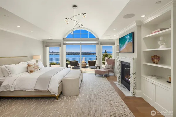 $18,800,000 | 7545 Northeast 28th Place, Medina, WA 98039